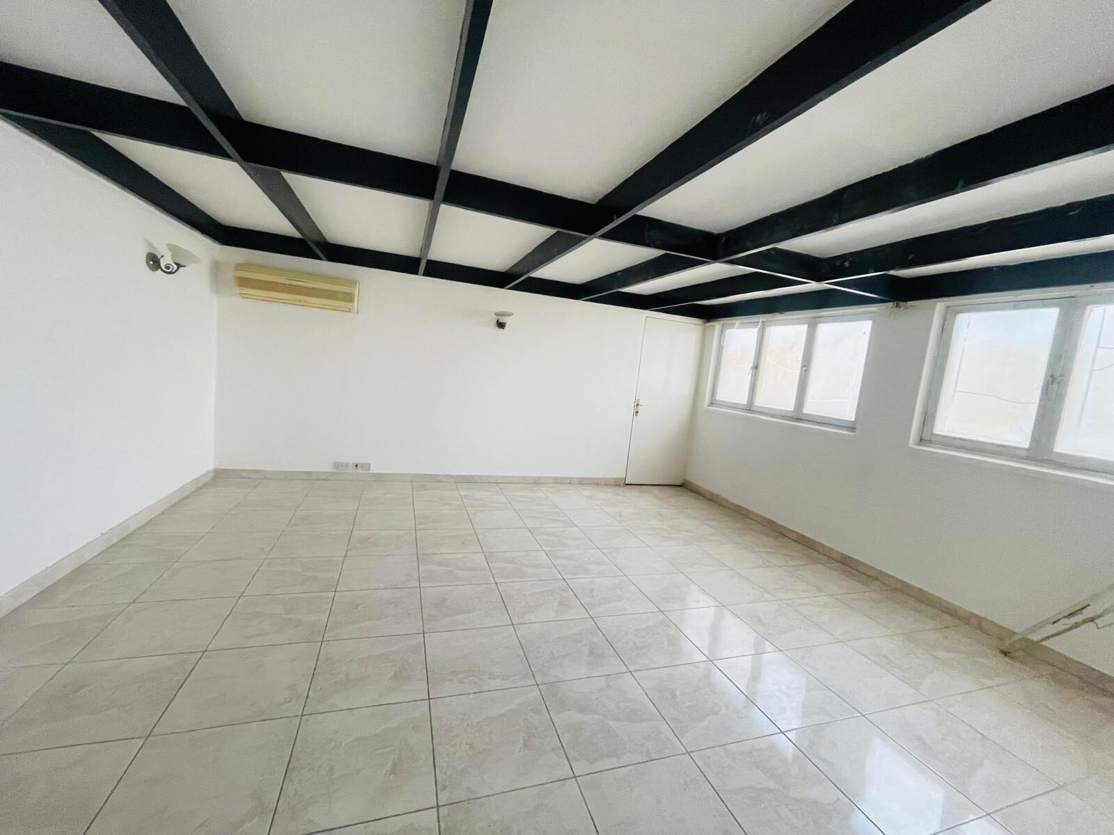 Saar, Apartments, Flats, Houses & Villas, BHD 550/month,  5 BR,  200 Sq. Meter,  Spacious 5 Bed Compound Villa - Pool