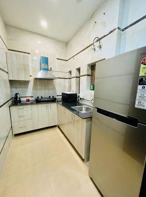 Gurgaon, Apartments, Flats, Houses & Villas, INR 4000/day,  Furnished,  1 BR,  550 Sq. Meter,  One Bedroom Apartment Dlf Cyber City