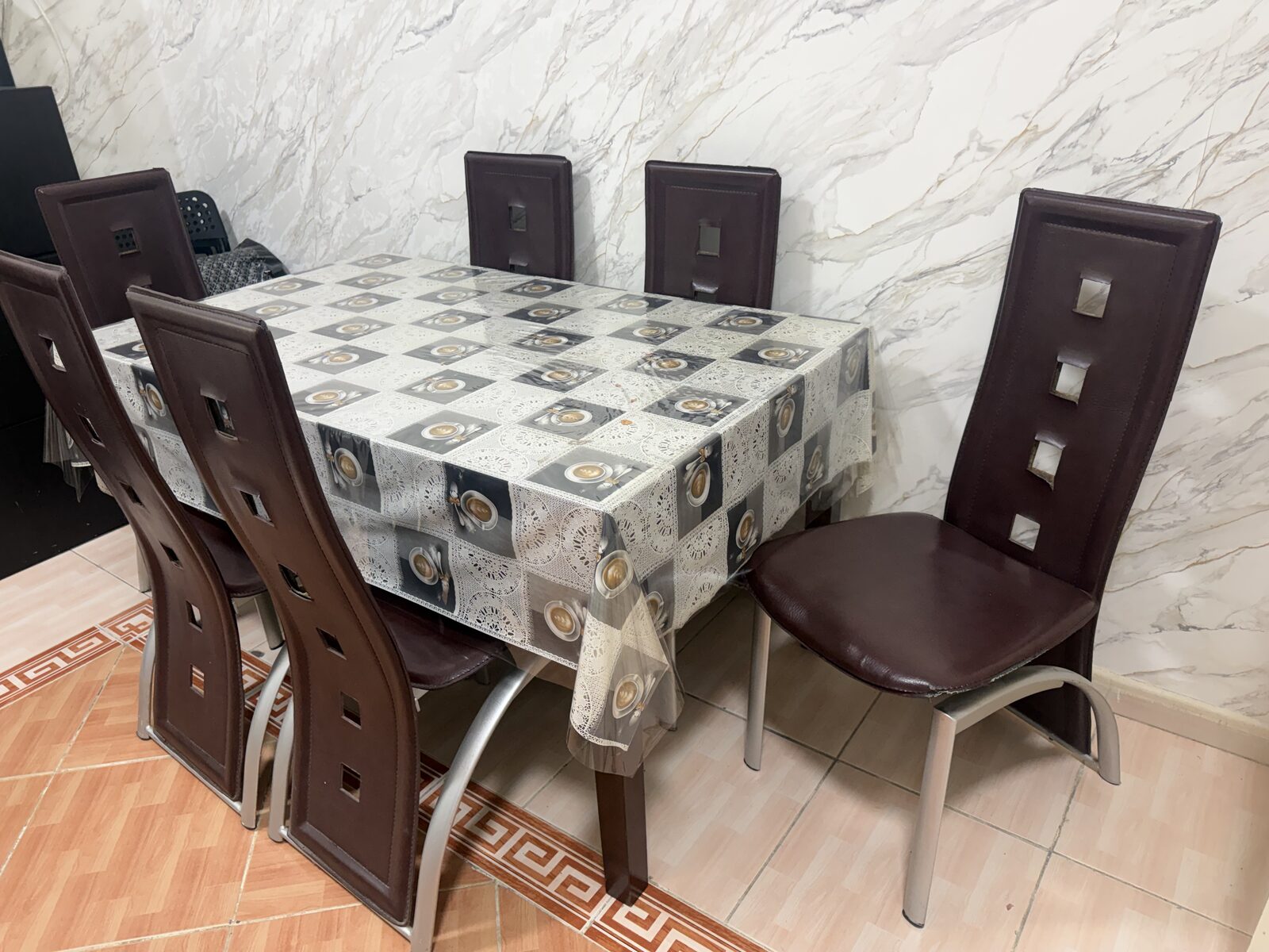 Al Baghdadyiah Al Gharbyia, Household Items, SAR 400,  Dining Table With 6 Chairs