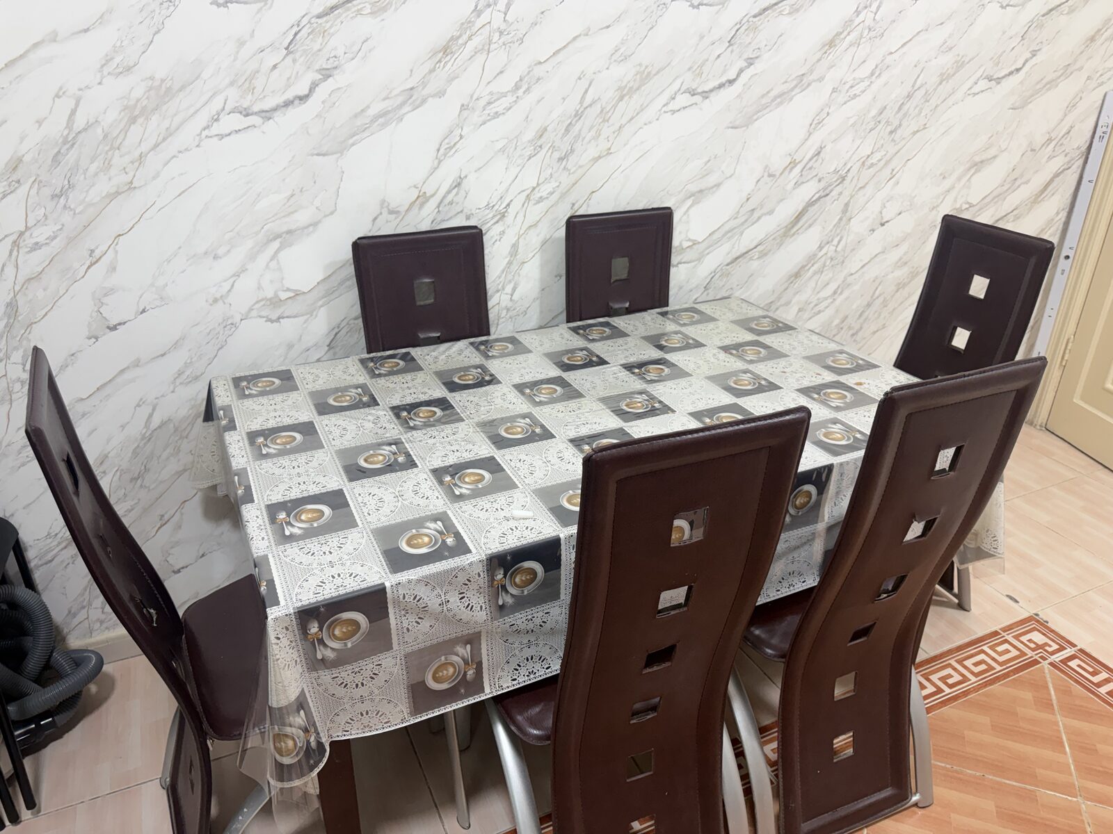 Al Baghdadyiah Al Gharbyia, Household Items, SAR 400,  Dining Table With 6 Chairs