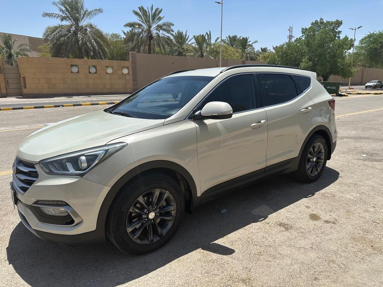 Riyadh, Vehicles, Cars & Trucks , SAR 36000,  Hyundai Santa Fe,  2016,  Automatic,  172000 KM,    Family SUV - 2.4L - 172,000 KM