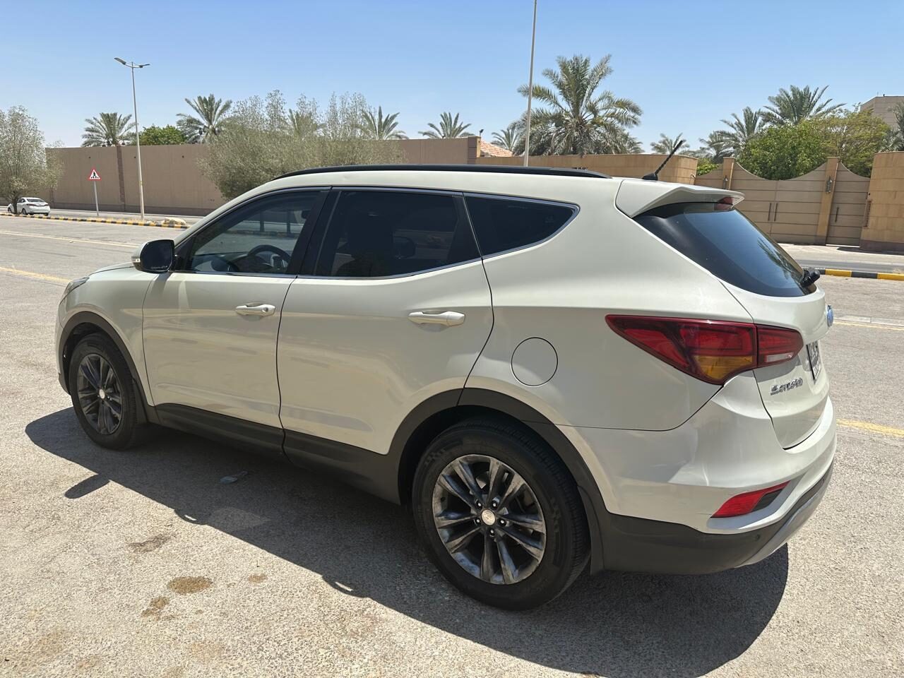 Riyadh, Vehicles, Cars & Trucks , SAR 36000,  Hyundai Santa Fe,  2016,  Automatic,  172000 KM,    Family SUV - 2.4L - 172,000 KM