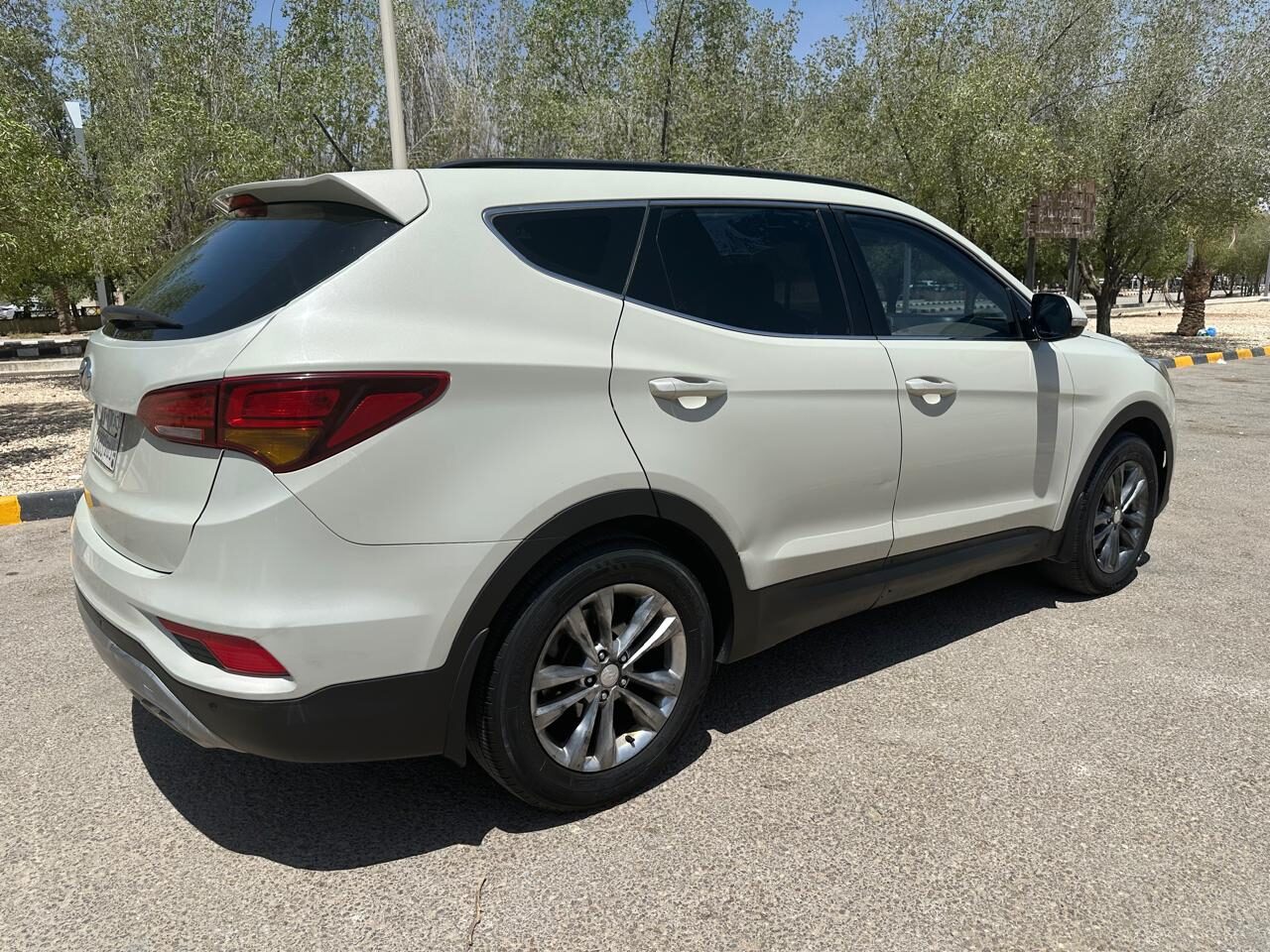 Riyadh, Vehicles, Cars & Trucks , SAR 36000,  Hyundai Santa Fe,  2016,  Automatic,  172000 KM,    Family SUV - 2.4L - 172,000 KM