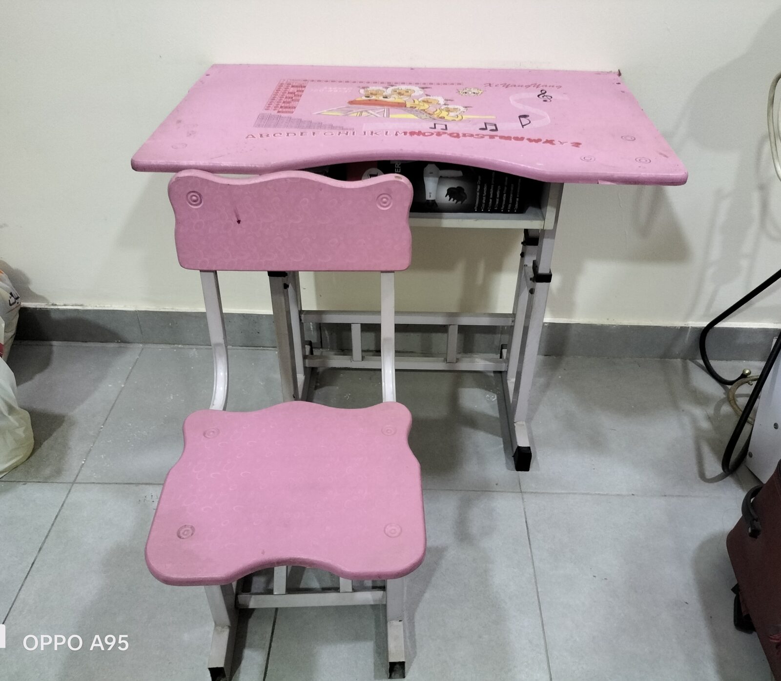 Tubli, Baby & Kid Stuff, BHD 5,  Kids Study Table And Carrom Board For Sale