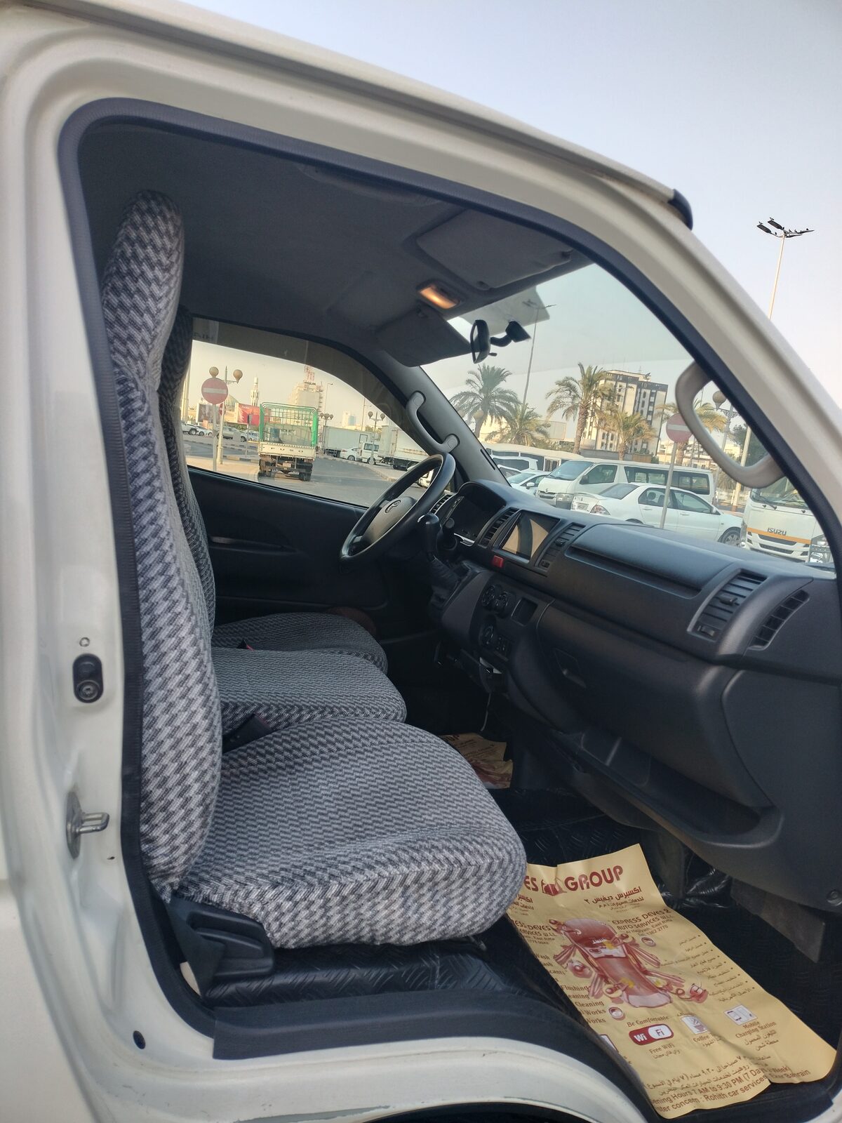 Manama, Vehicles, Cars & Trucks , Toyota Hi-Ace,  2015,  Manual,  300000 KM,   Toyota Hiace Passenger Bus