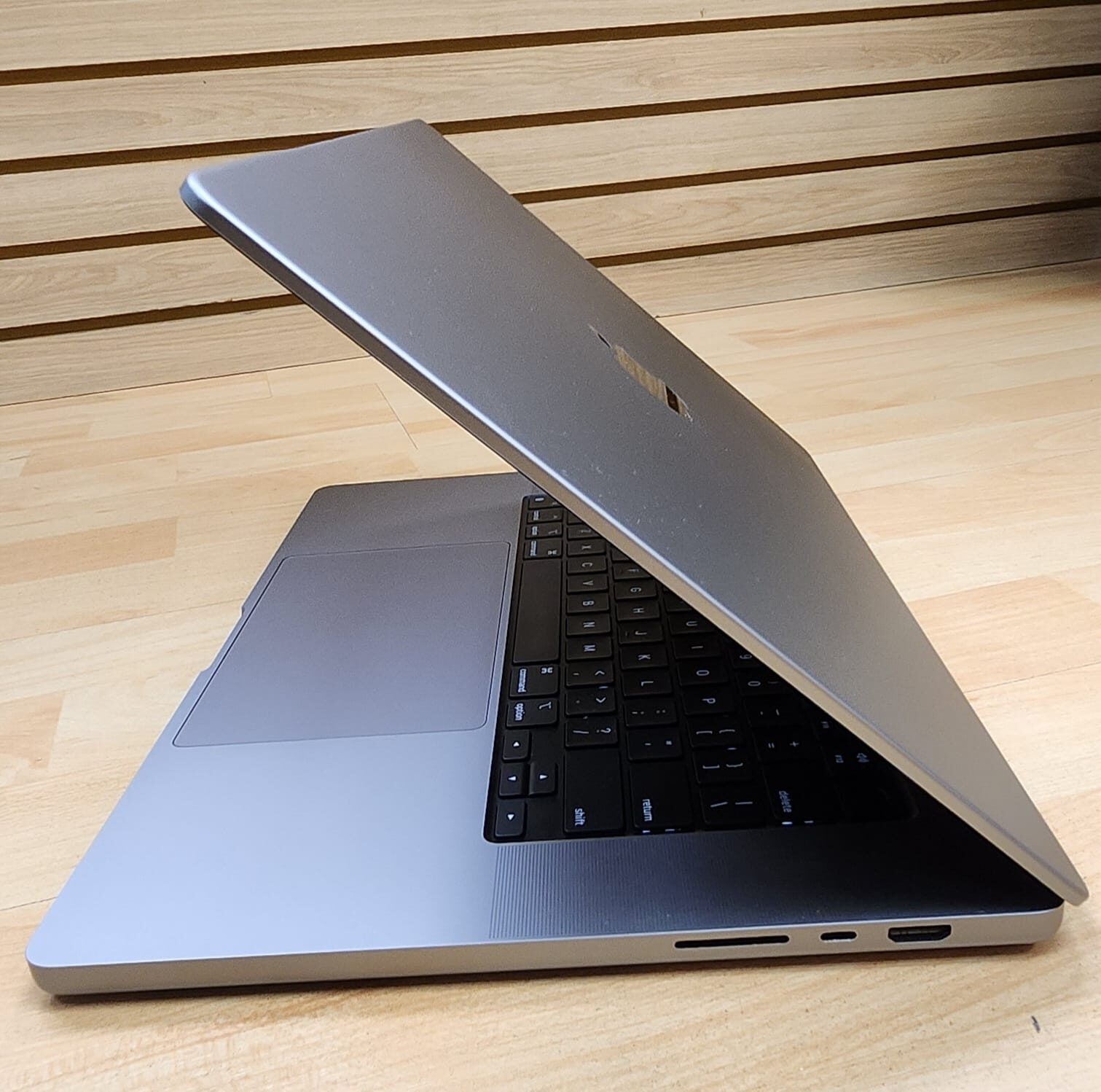 Riyadh, Computers, SAR 6799,  MacBook Pro M1 Max 16" 2021 RAM:32GB SSD:1TB GPU:32Core  BC:98(94%)