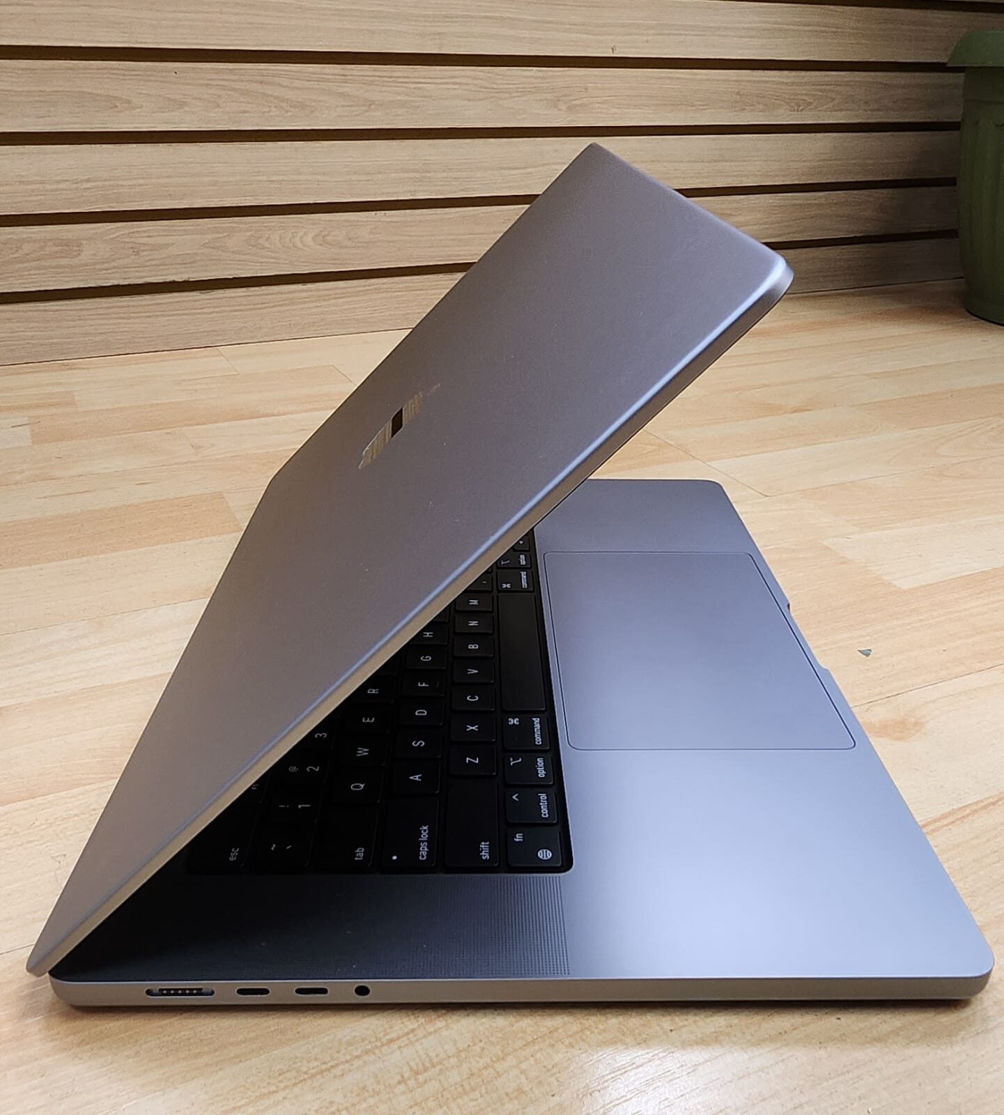 Riyadh, Computers, SAR 6799,  MacBook Pro M1 Max 16" 2021 RAM:32GB SSD:1TB GPU:32Core  BC:98(94%)