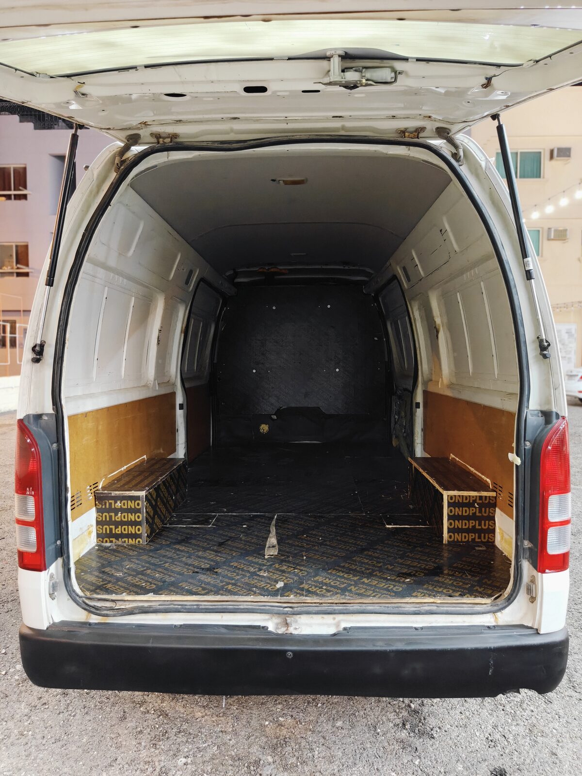 Riffa, Vehicles, Cars & Trucks , BHD 3700,  Toyota Hi-Ace,  2013,  Manual,  180000 KM,  Toyota Hiace High Roof  Model Well Maintained Excellent Condition Spacious Cargo Van