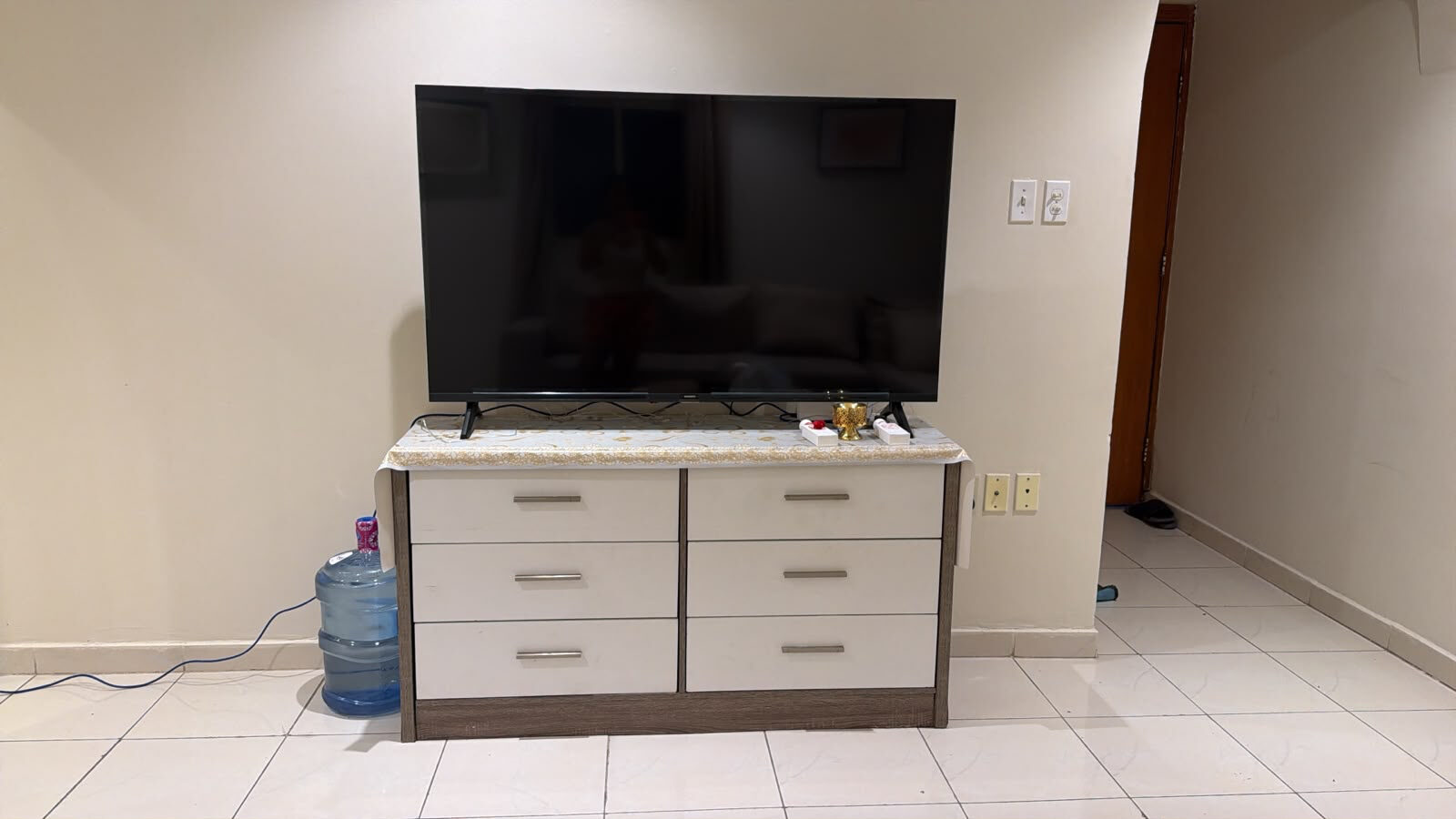 Khobar, Electronics, SAR 1400,  Tv And Stand