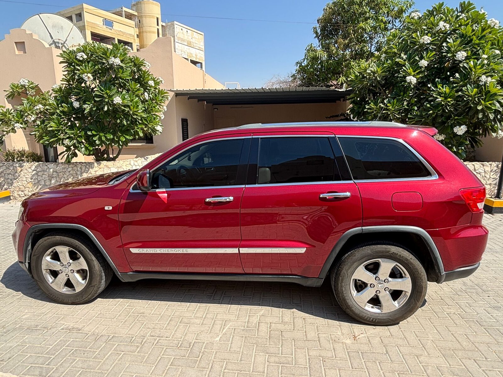 Manama, Vehicles, Cars & Trucks , BHD 2,  Jeep Grand Cherokee Limited,  2013,  Manual,  183000 KM,  المقابة ، شارع البديع