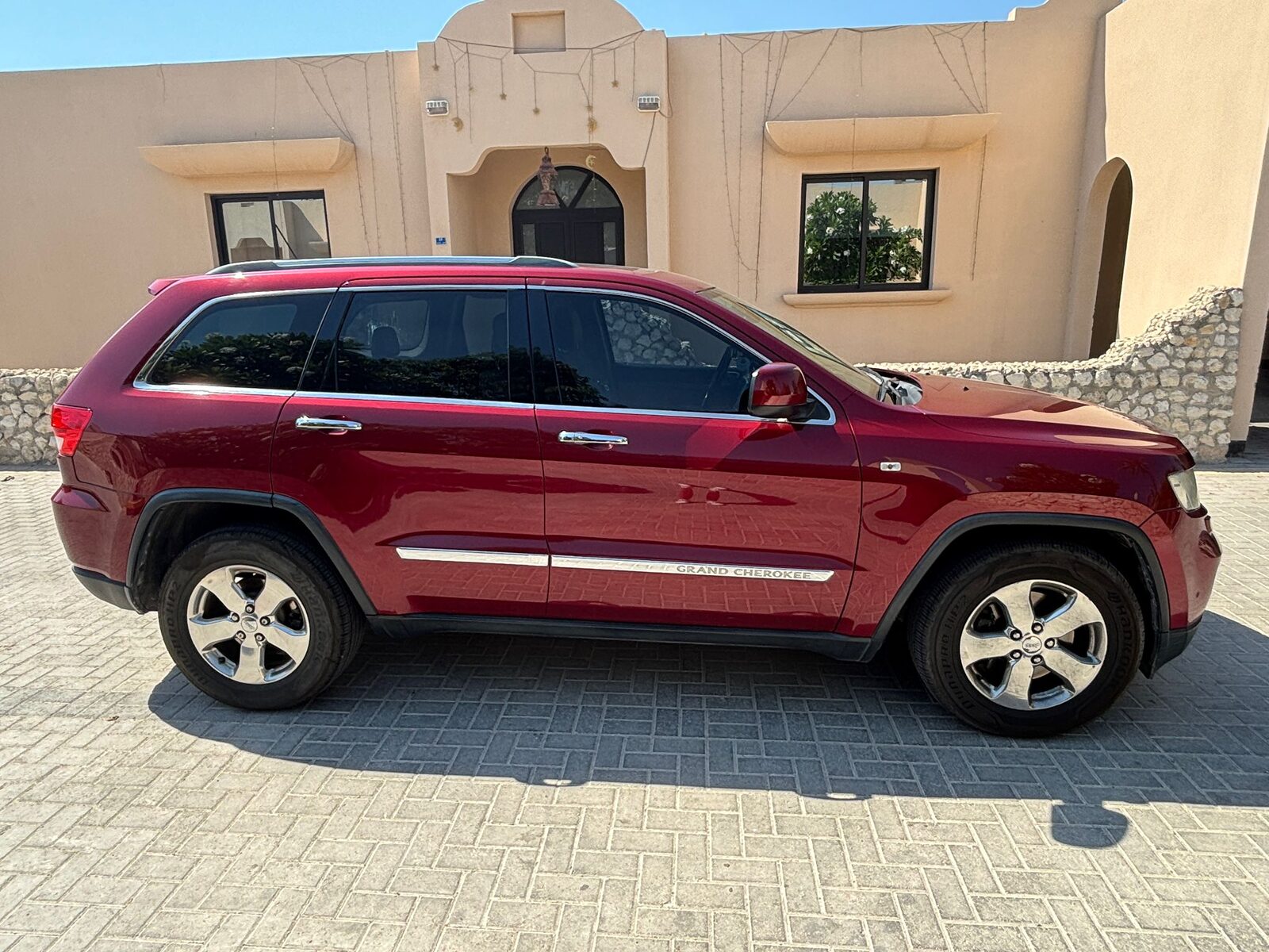 Manama, Vehicles, Cars & Trucks , BHD 2,  Jeep Grand Cherokee Limited,  2013,  Manual,  183000 KM,  المقابة ، شارع البديع