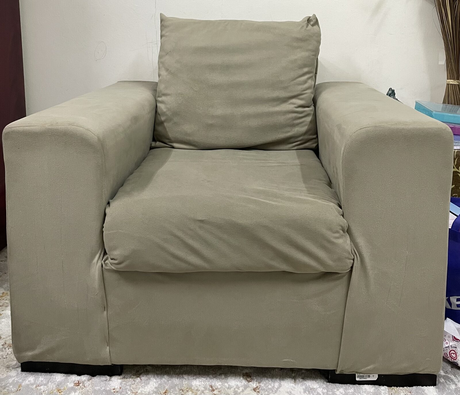 Riyadh, Furniture, SAR 250,  Homebox 3 Seater Sofa For Sale