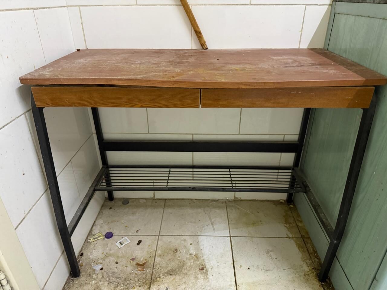 Riyadh, Furniture, SAR 500,  11 Good Condition Furniture Items At Cheap Price Of 500 SAR Only