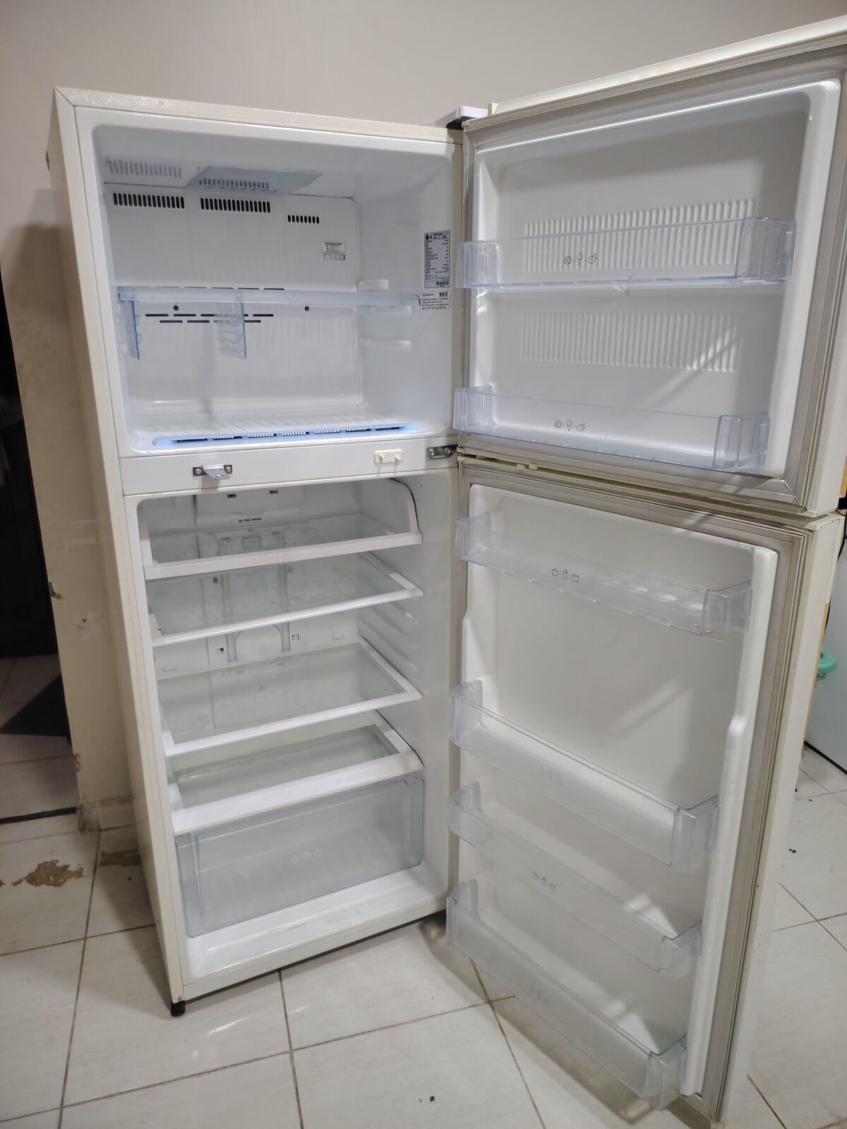 Jubail, Appliances, SAR 1,  I Am Selling LG Refregirator & Gas Cylinder