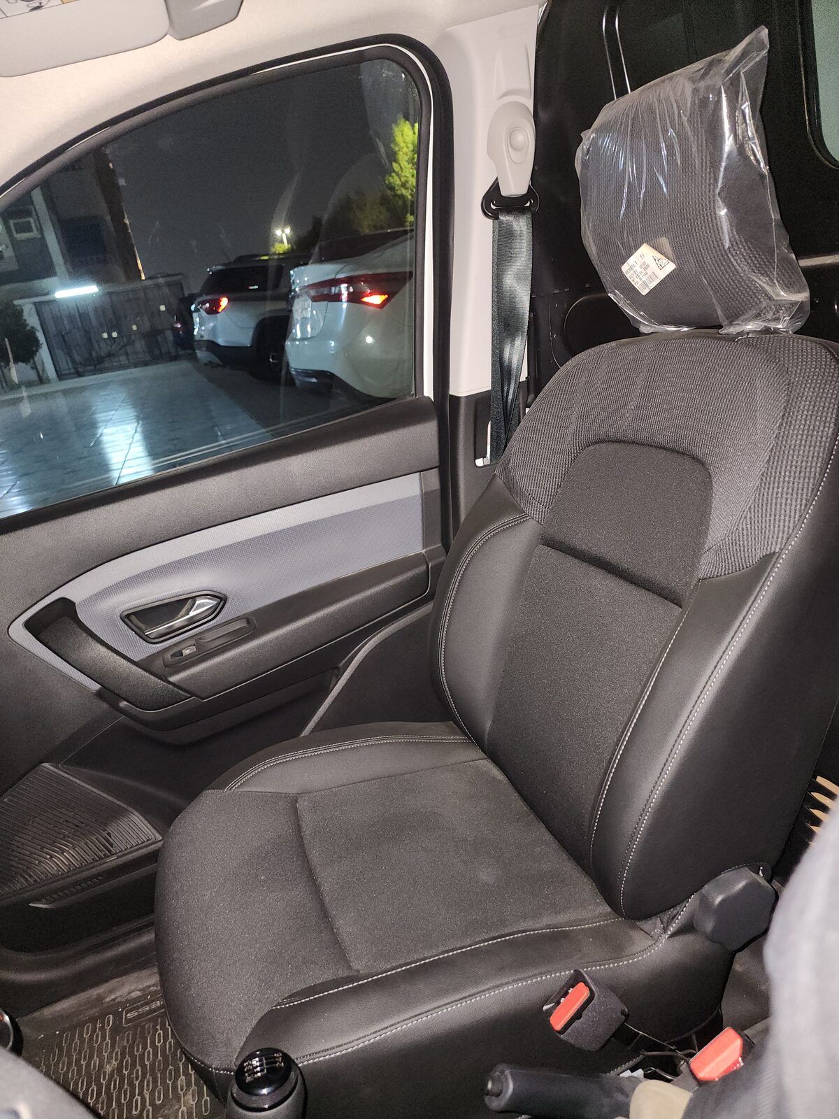 Jeddah, Vehicles, Cars & Trucks , SAR 48,  Renault Express Van (cargo/panel Van),  2024,  Manual,  1600 KM,  Renault Express Van,  Only, Like New