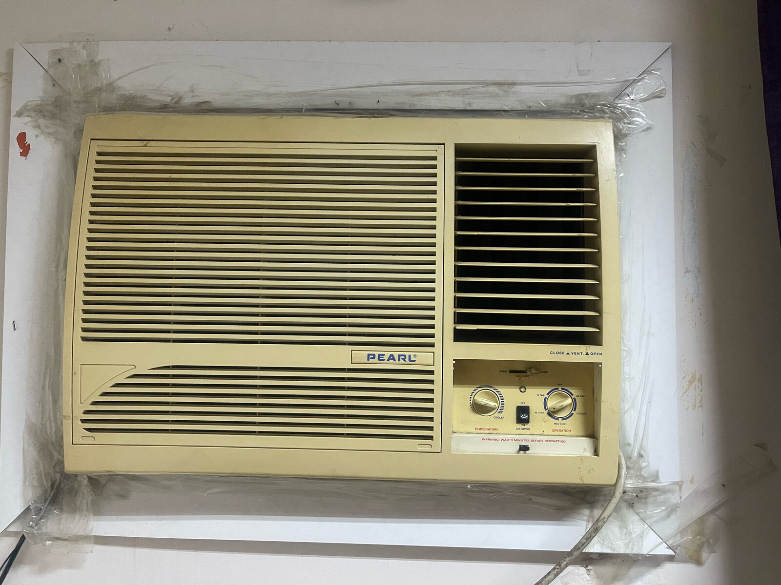 Manama, Air Conditioners, BHD 35,  Four AC Are In Excelent Condition ,selling For Travel Purposes