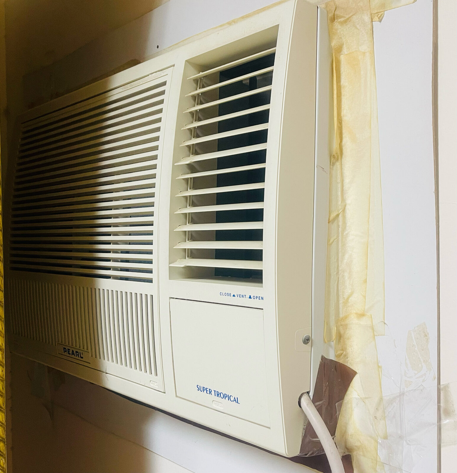 Manama, Air Conditioners, BHD 35,  Four AC Are In Excelent Condition ,selling For Travel Purposes