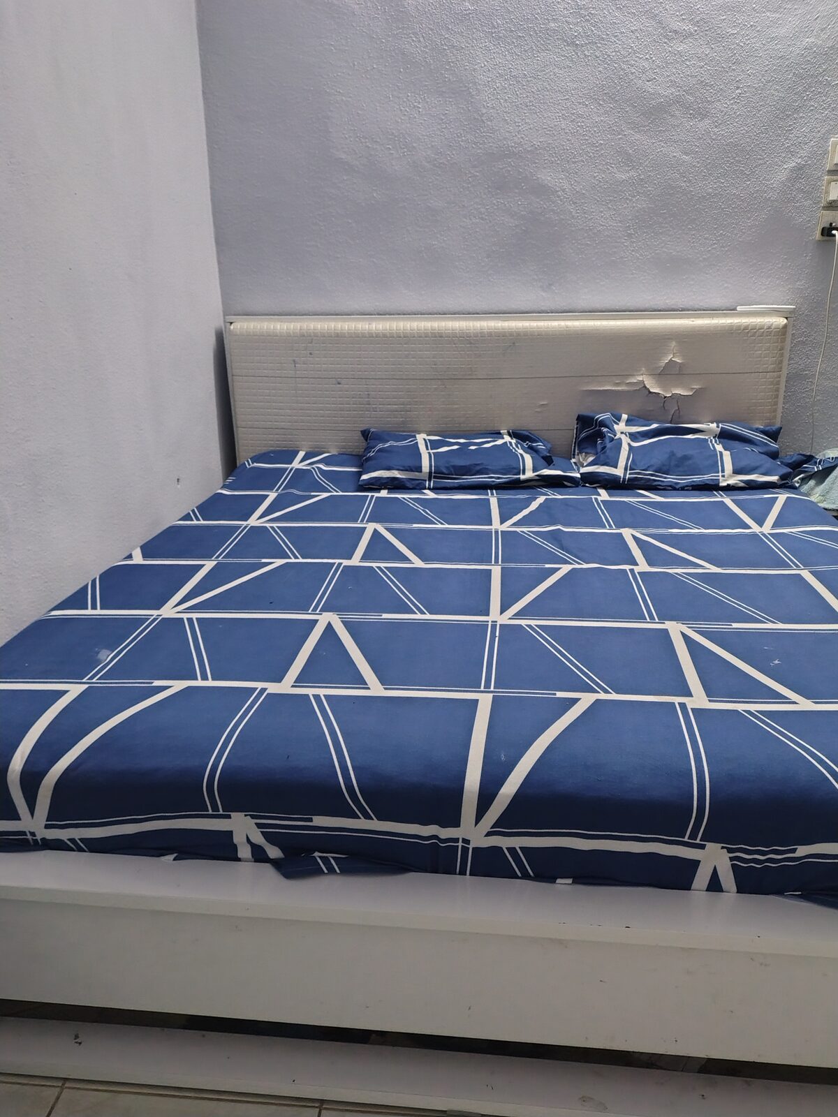 Riyadh, Household Items, SAR 450,  I Would Like To Sale My Curbord And Bed