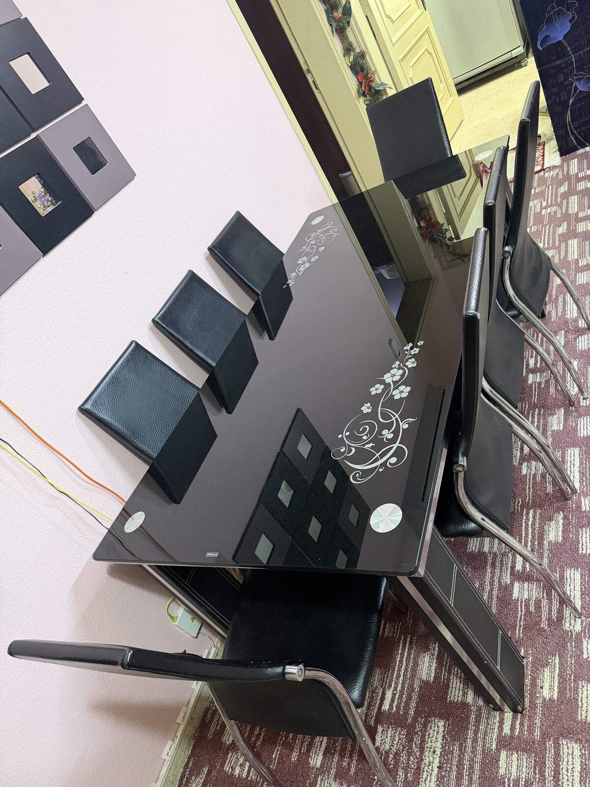 Jeddah, Household Items, SAR 900,  Urgent Sale 8 Seater DiningTable And 3 Seater Sofa