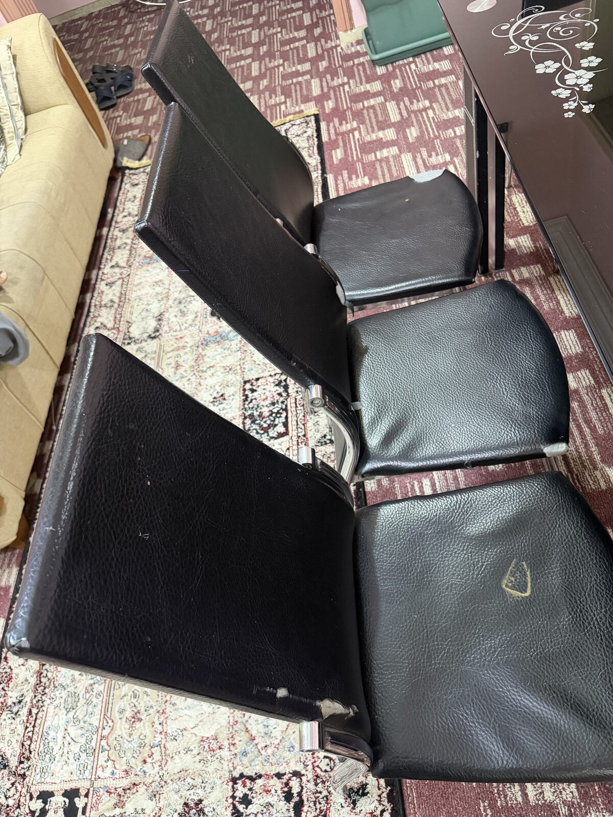 Jeddah, Household Items, SAR 900,  Urgent Sale 8 Seater DiningTable And 3 Seater Sofa