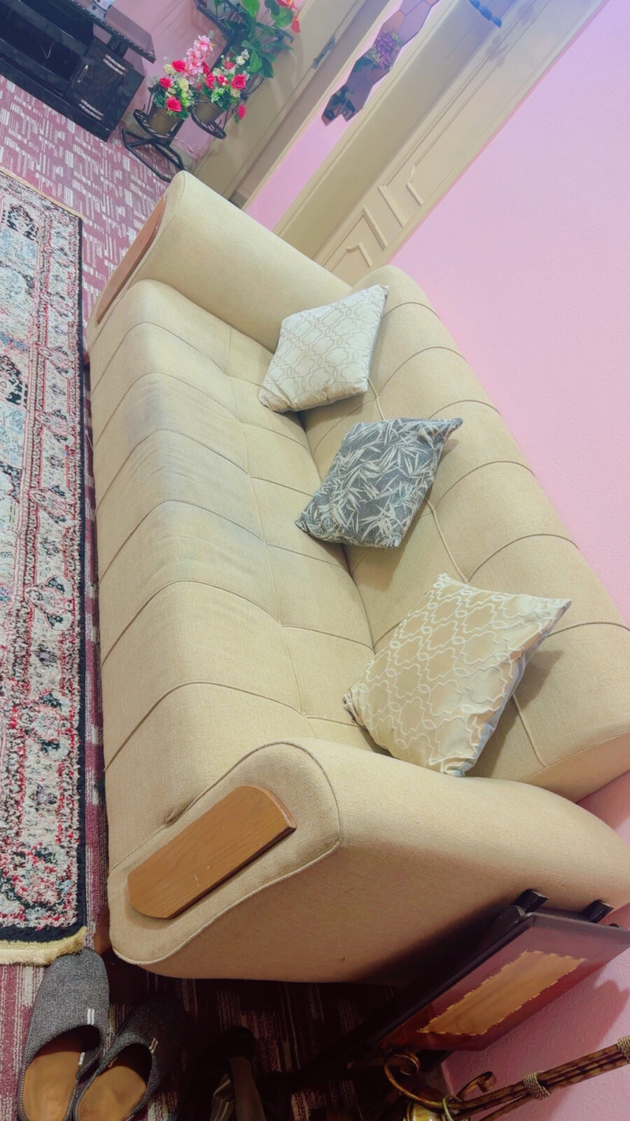 Jeddah, Household Items, SAR 900,  Urgent Sale 8 Seater DiningTable And 3 Seater Sofa