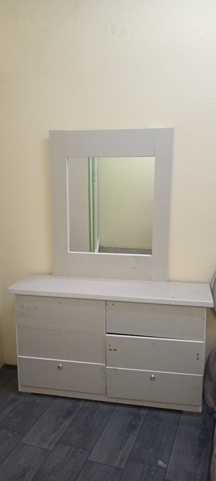 Al Malaz, Furniture, SAR 100,  Dressing Table/dresser With Mirror For Sale