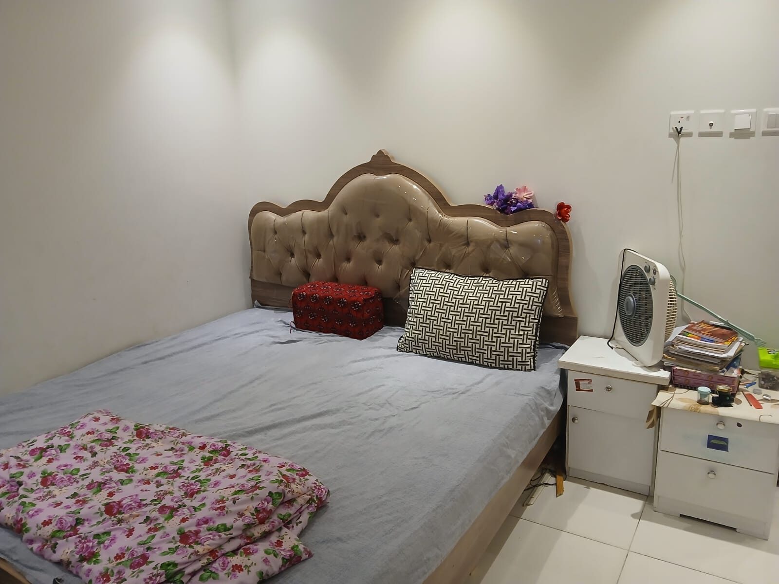 Jeddah, Household Items, SAR 1400,  House Hold Item For Sale - Bed Set, Sofa, AC