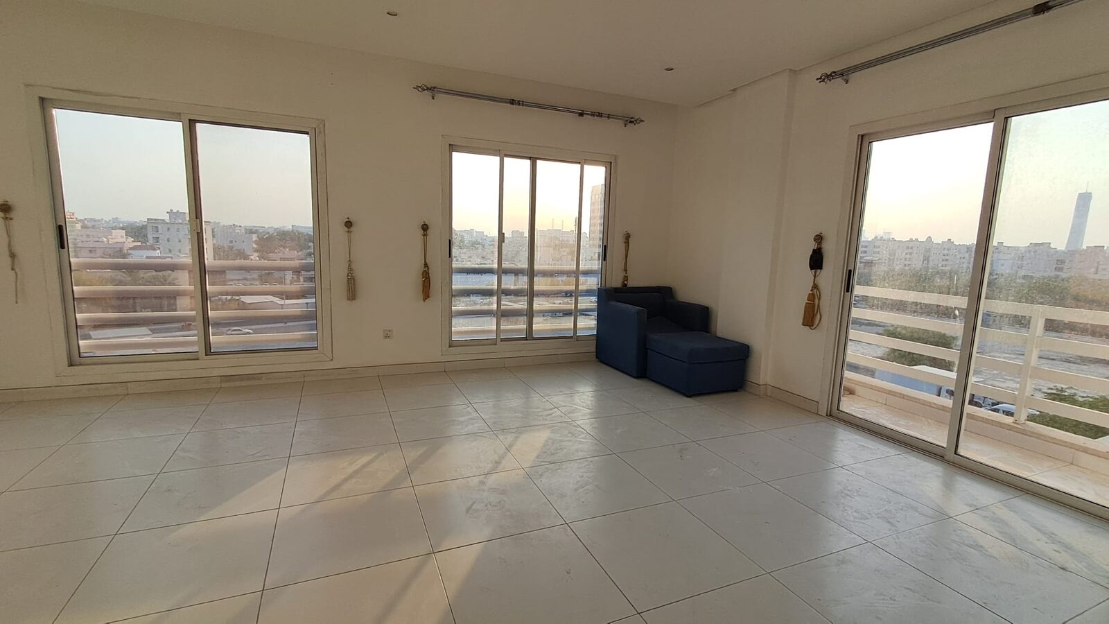 Adliya, Apartments, Flats, Houses & Villas, BHD 290/month,  1 BR,  Semi Furnished Family Flat For Rent With EWA Inclusive On Top Floor With Spacious Balcony