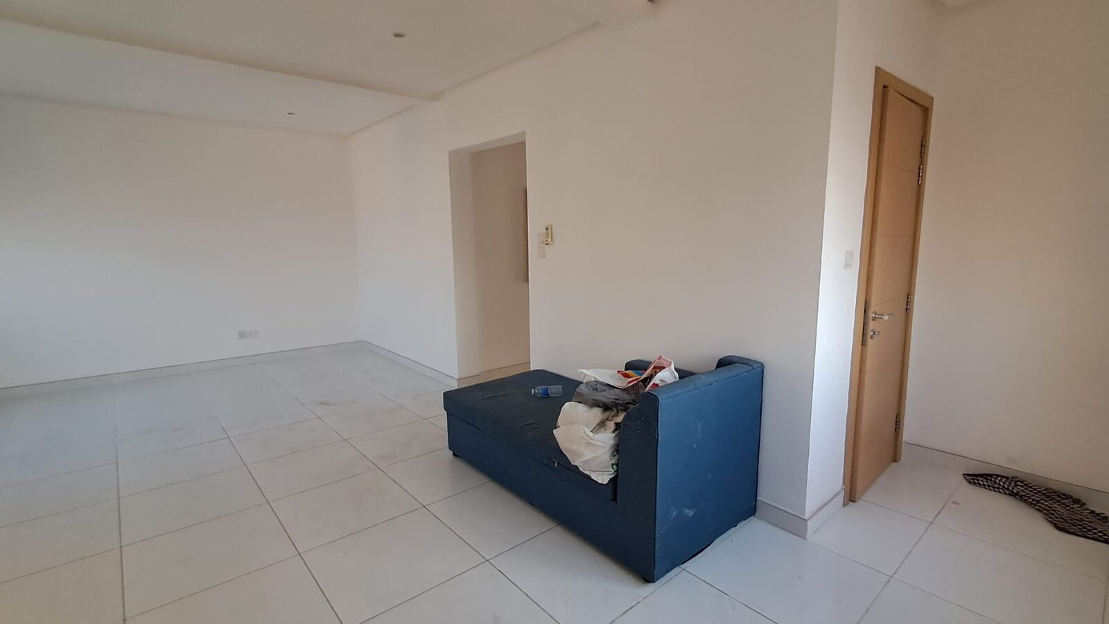 Adliya, Apartments, Flats, Houses & Villas, BHD 290/month,  1 BR,  Semi Furnished Family Flat For Rent With EWA Inclusive On Top Floor With Spacious Balcony