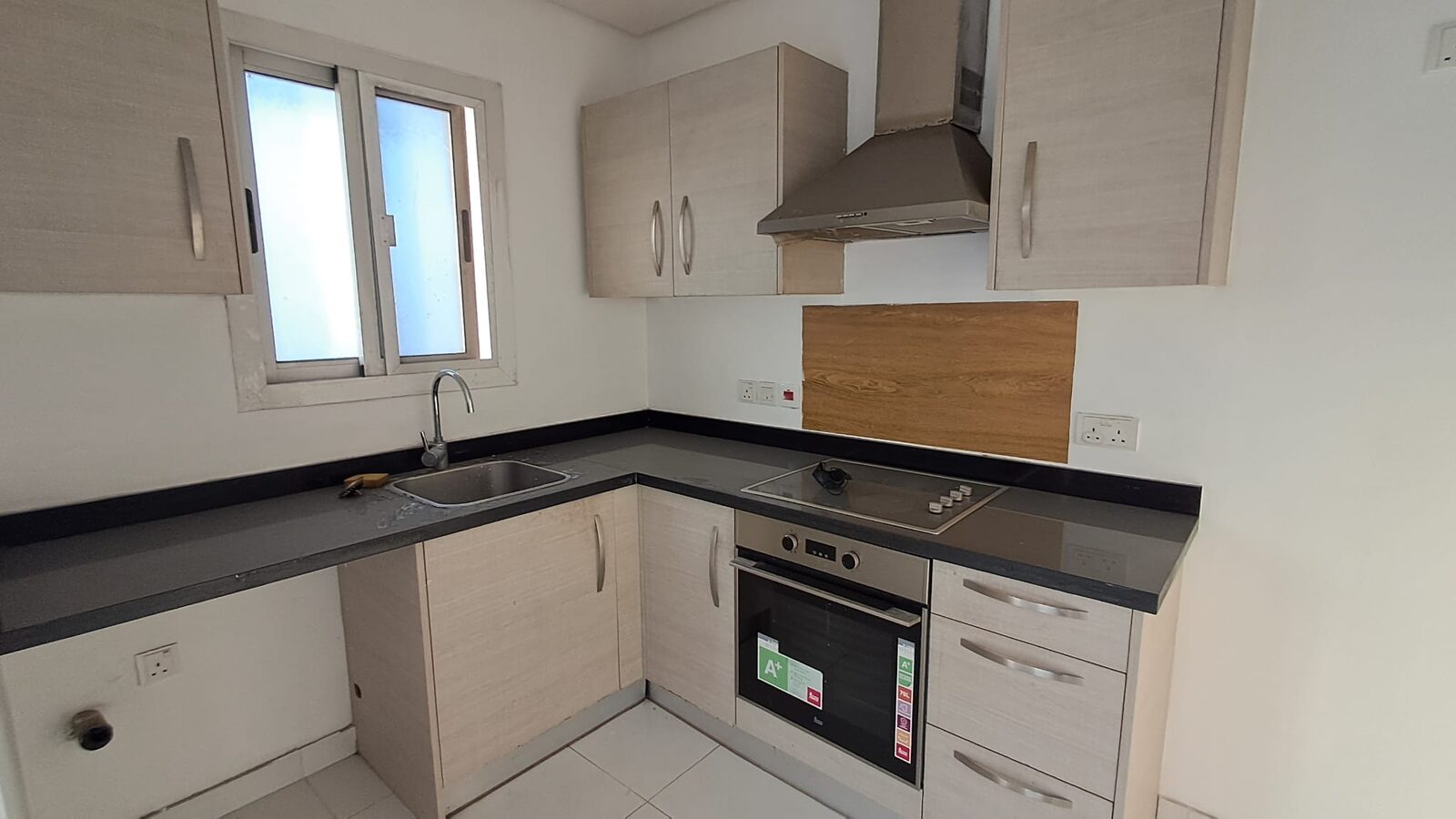 Adliya, Apartments, Flats, Houses & Villas, BHD 290/month,  1 BR,  Semi Furnished Family Flat For Rent With EWA Inclusive On Top Floor With Spacious Balcony