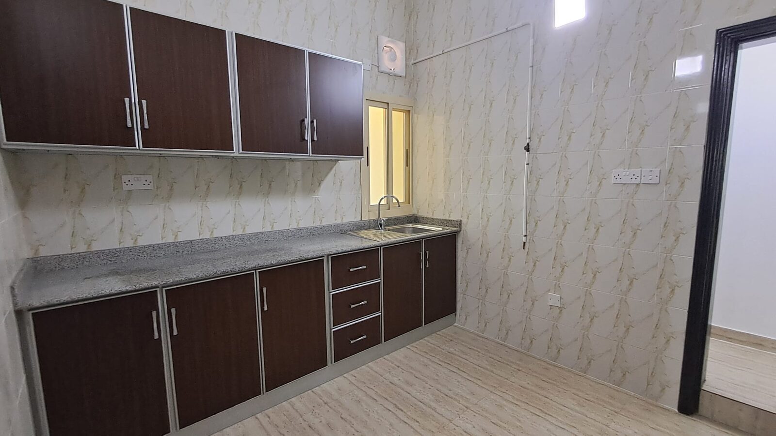 Adliya, Apartments, Flats, Houses & Villas, BHD 310/month,  2 BR,  Unfurnished Family Flat For Rent With Parking, Lift, Balcony, EWA Inclusive
