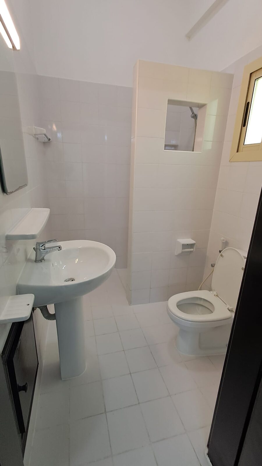 Adliya, Apartments, Flats, Houses & Villas, BHD 310/month,  2 BR,  Unfurnished Family Flat For Rent With Parking, Lift, Balcony, EWA Inclusive