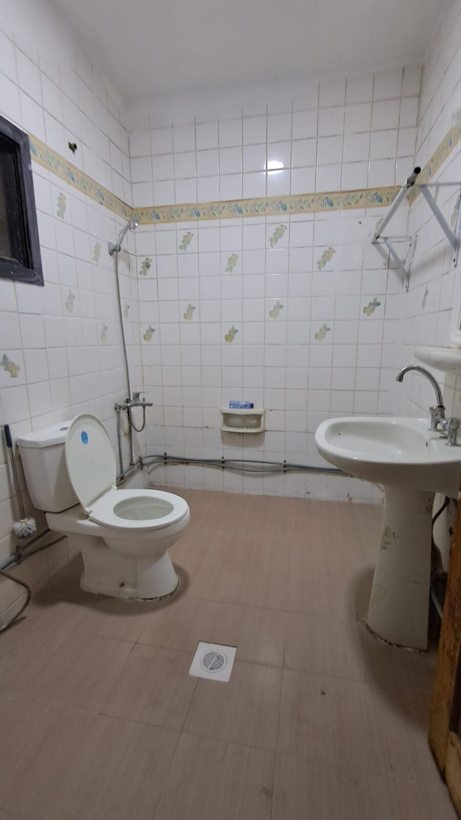 Gudaibiya, Apartments, Flats, Houses & Villas, BHD 210/month,  2 BR,  Unfurnished Flat For Rent With EWA Inclusive