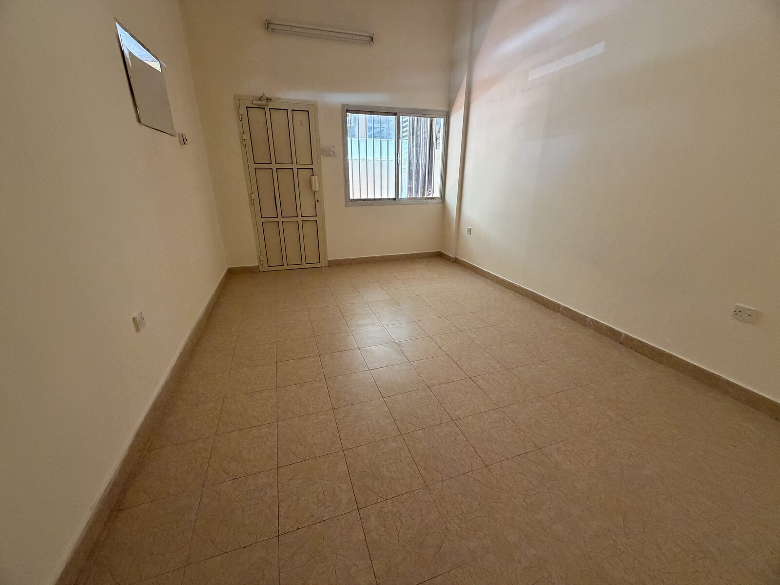 Salmaniya, Apartments, Flats, Houses & Villas, BHD 140/month,  1 BR,  1 Bedroom Flat For Rent Unlimited Ewa