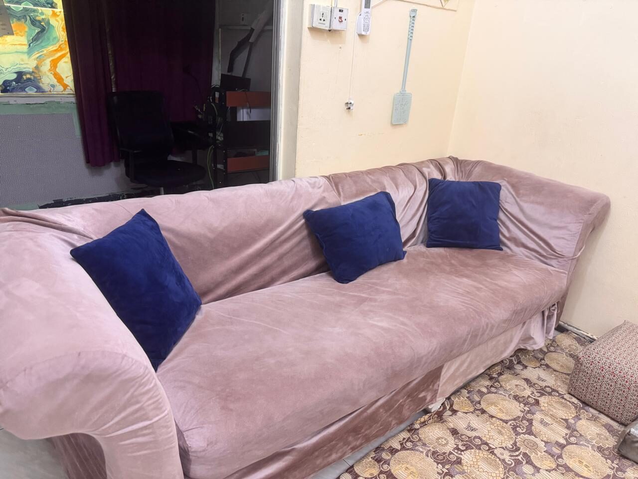 Dammam, Furniture, SAR 1000,  Very Neat & Clean Sofa Set For Sale