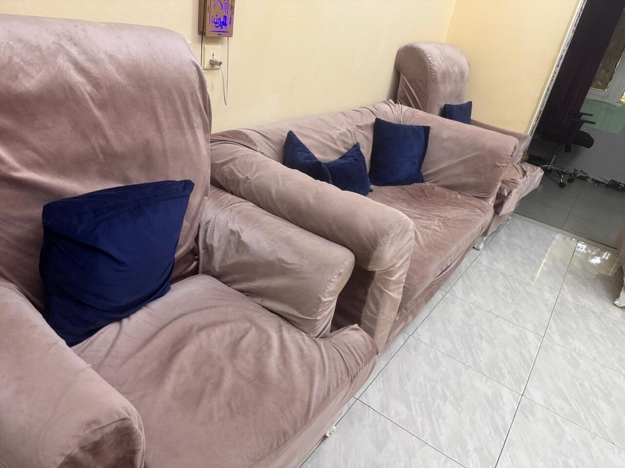 Dammam, Furniture, SAR 1000,  Very Neat & Clean Sofa Set For Sale