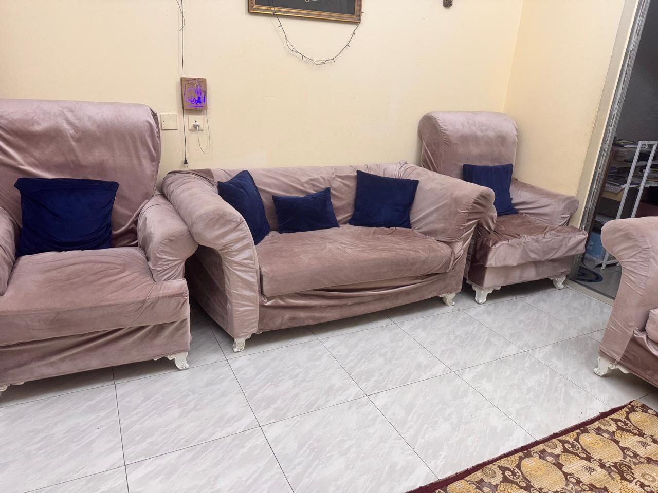 Dammam, Furniture, SAR 1000,  Very Neat & Clean Sofa Set For Sale