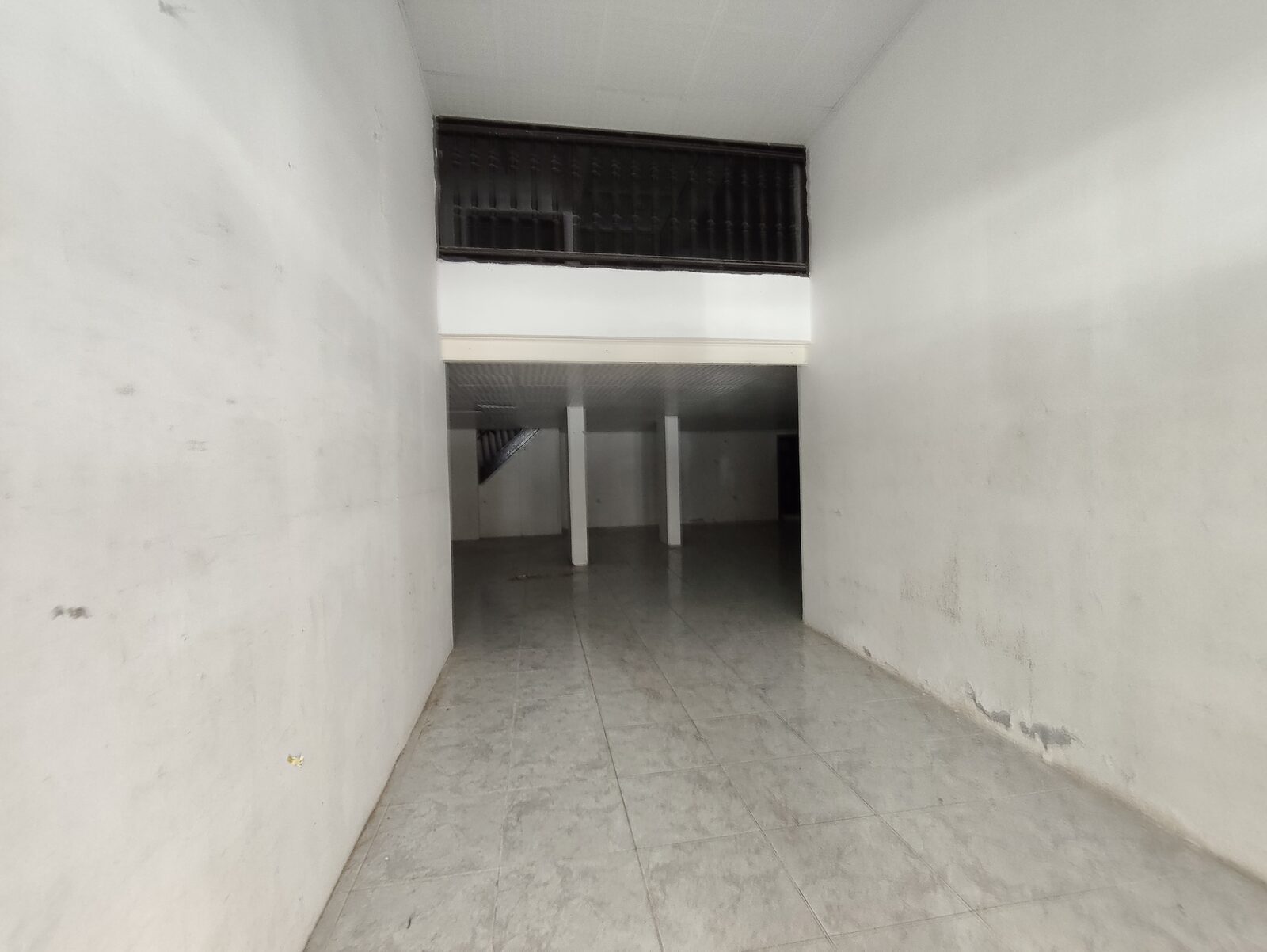Manama, Shops, BHD 800,  275 Sq. Meter,  Manama:- Shop On Rent With Mezanine,275sq Mtrs