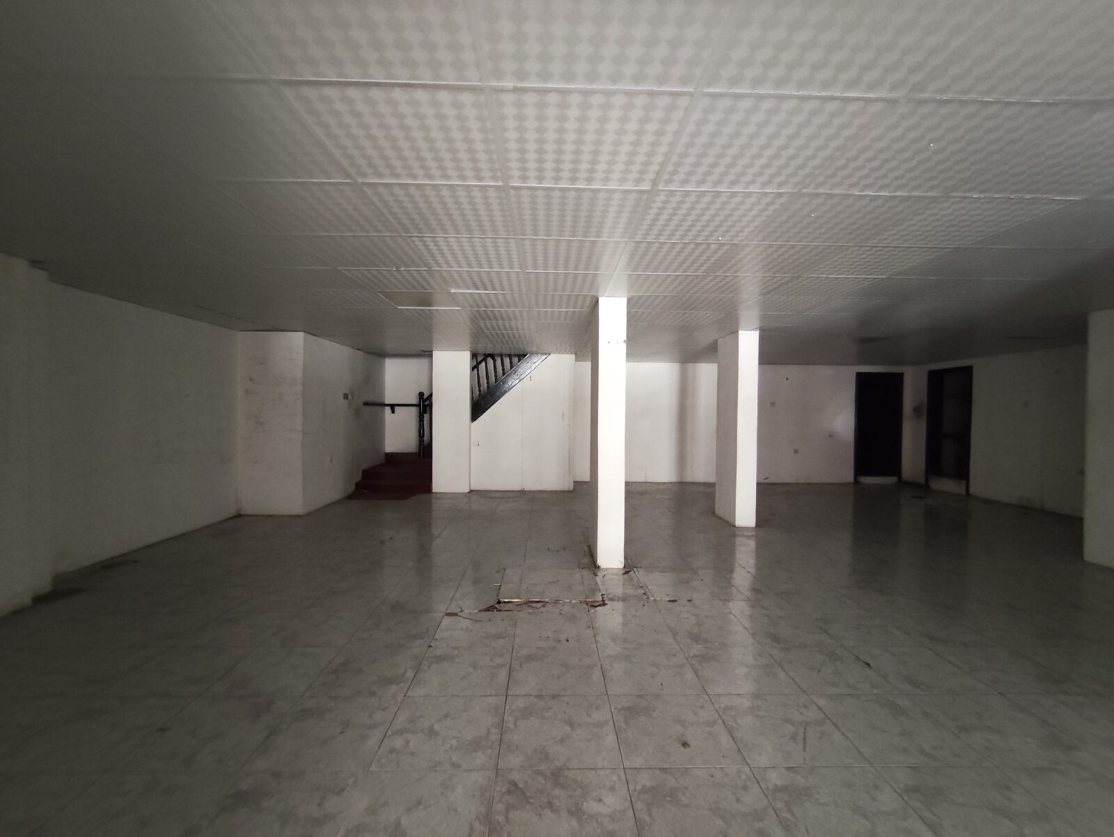 Manama, Shops, BHD 800,  275 Sq. Meter,  Manama:- Shop On Rent With Mezanine,275sq Mtrs