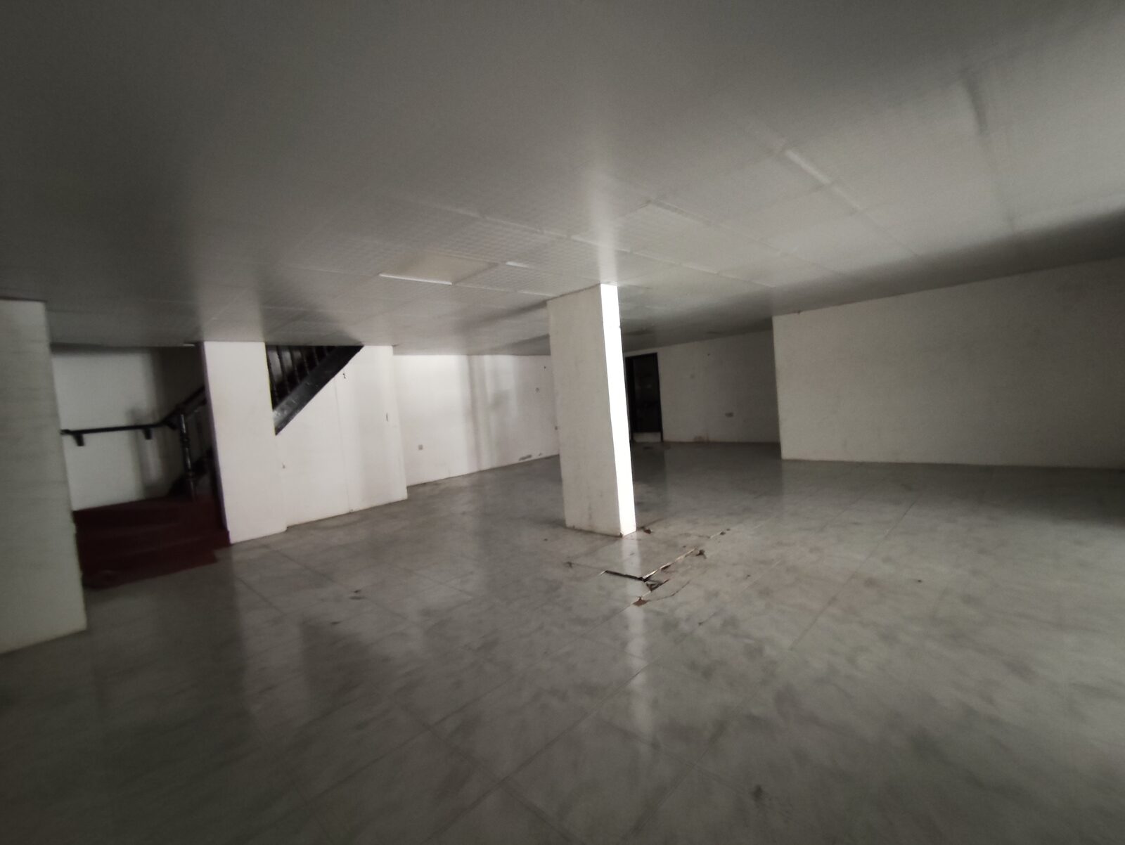 Manama, Shops, BHD 800,  275 Sq. Meter,  Manama:- Shop On Rent With Mezanine,275sq Mtrs