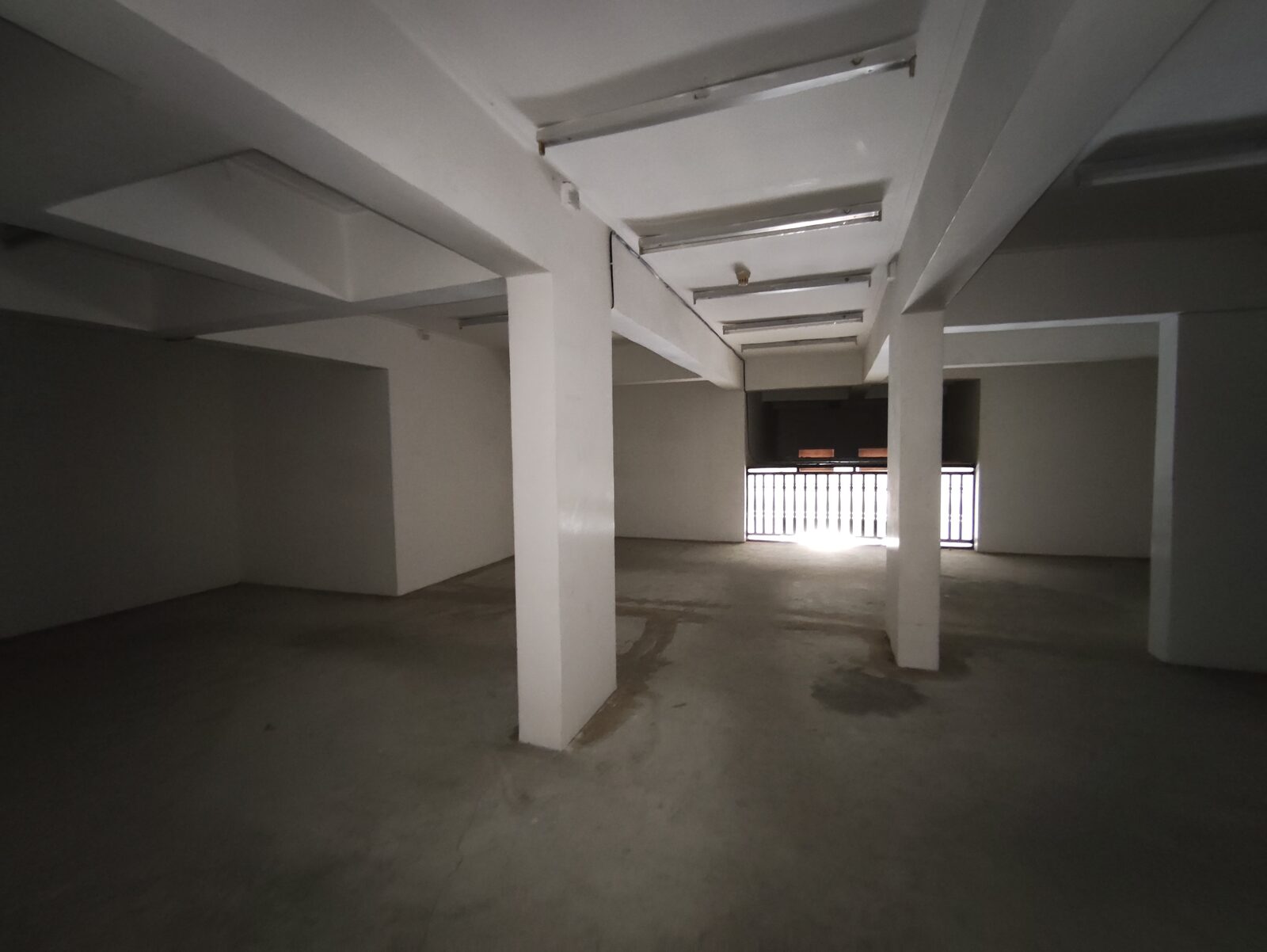 Manama, Shops, BHD 800,  275 Sq. Meter,  Manama:- Shop On Rent With Mezanine,275sq Mtrs