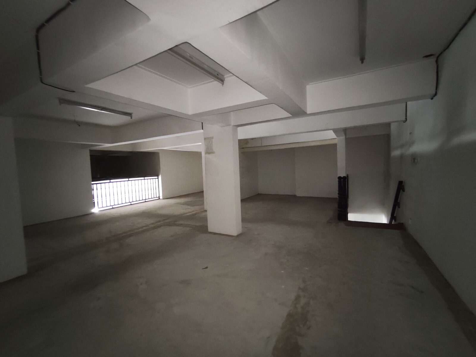 Manama, Shops, BHD 800,  275 Sq. Meter,  Manama:- Shop On Rent With Mezanine,275sq Mtrs