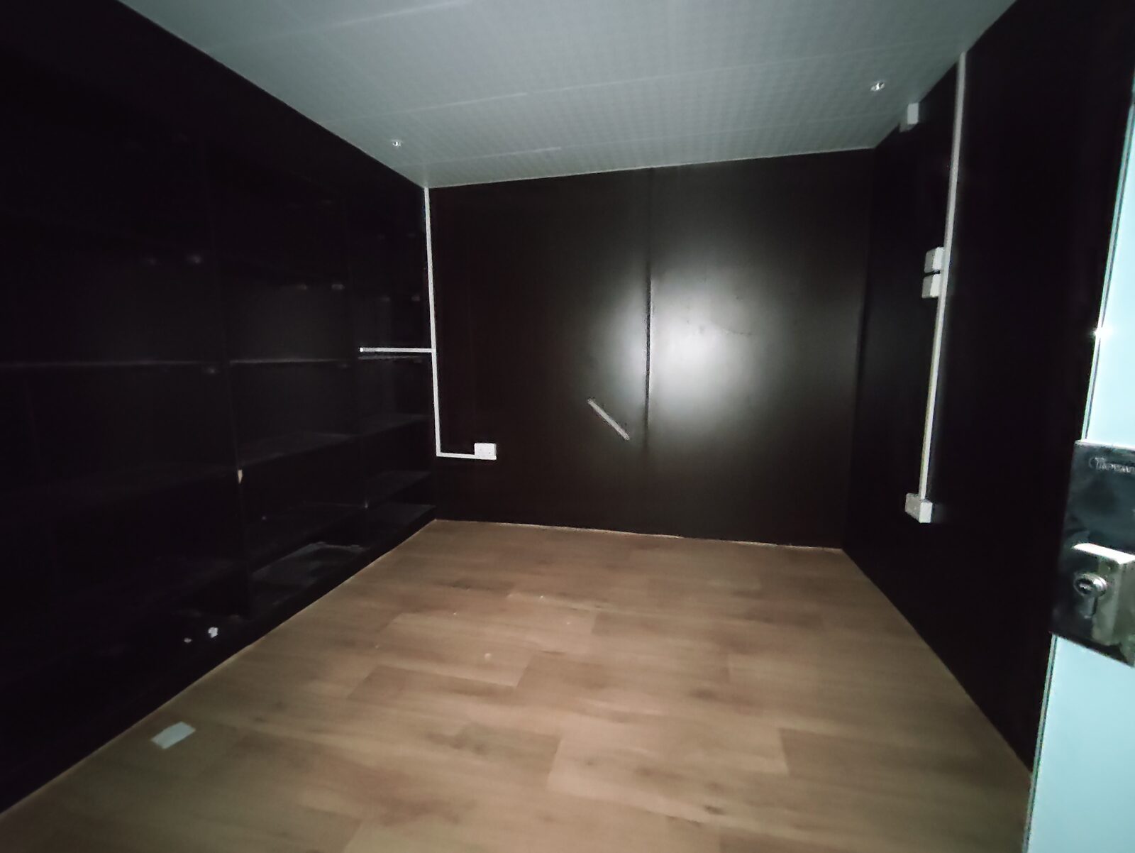 Manama, Shops, BHD 800,  275 Sq. Meter,  Manama:- Shop On Rent With Mezanine,275sq Mtrs