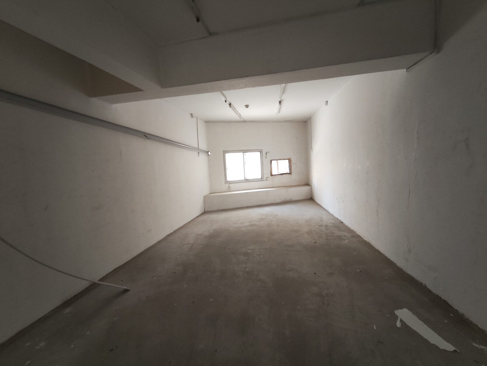Manama, Shops, BHD 800,  275 Sq. Meter,  Manama:- Shop On Rent With Mezanine,275sq Mtrs
