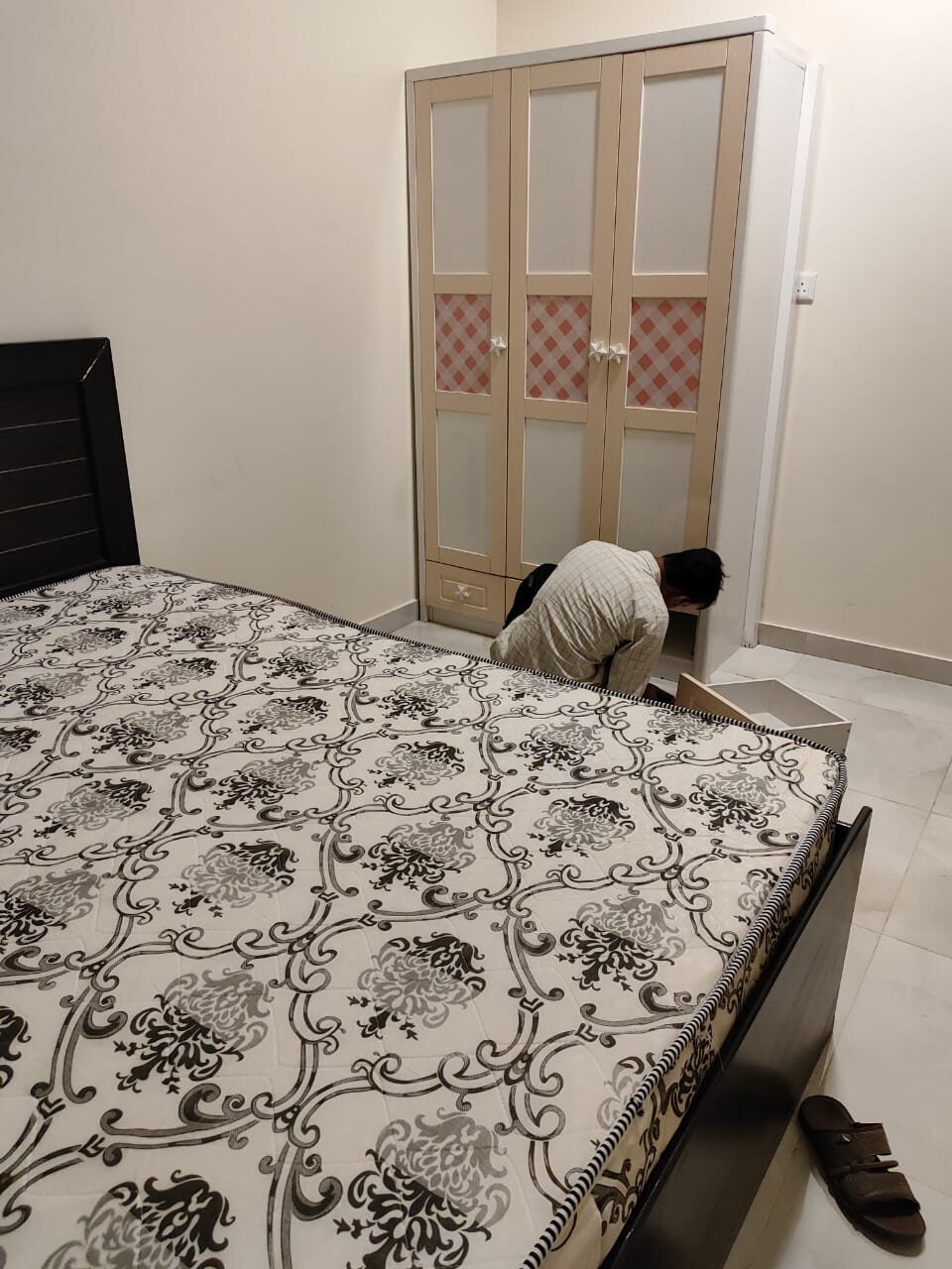 Madinah, Furniture, SAR 1100,  Household Items For Sale &ndash; Bed, Wardrobe, AC & Cooking Range