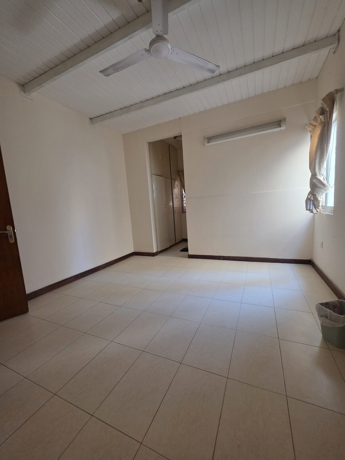Manama, Apartments, Flats, Houses & Villas, BHD 250/month,  3 BR,  #2BATHROOM Hall Kitchen Without Electricity Car Parking Semi Furnished