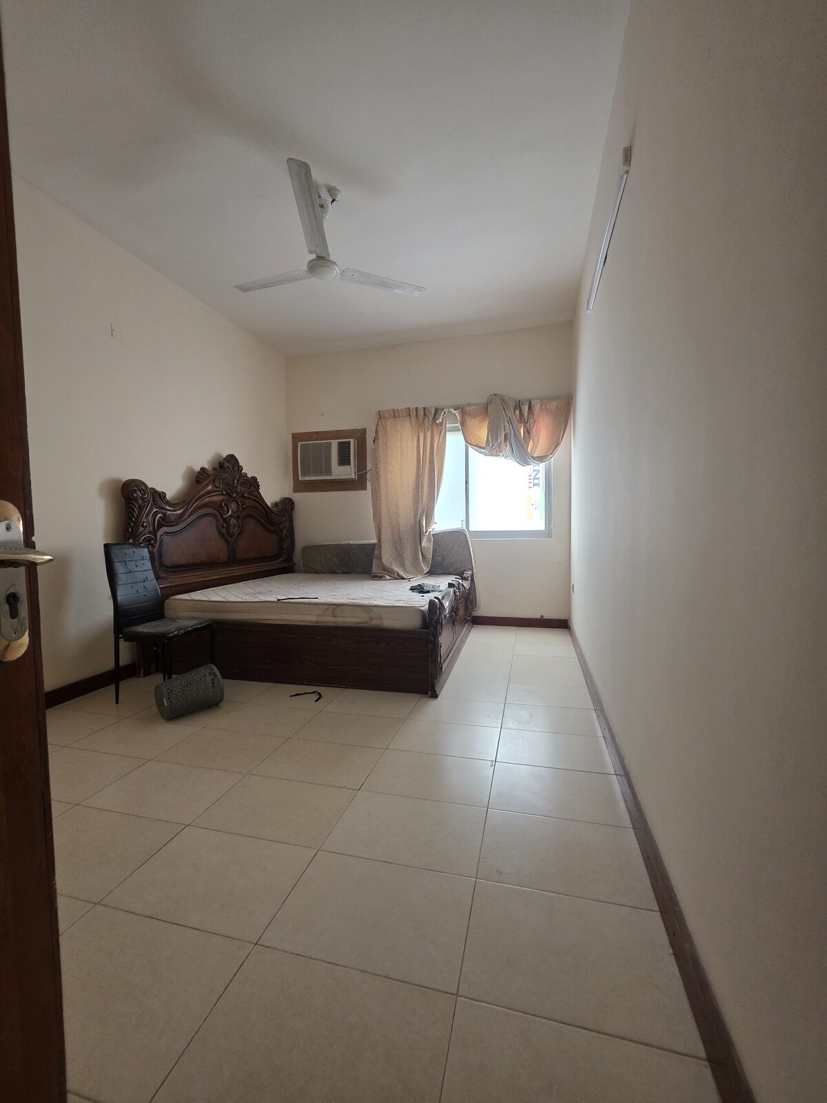 Manama, Apartments, Flats, Houses & Villas, BHD 250/month,  3 BR,  #2BATHROOM Hall Kitchen Without Electricity Car Parking Semi Furnished