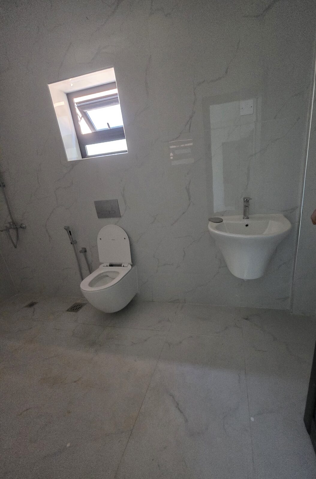 Manama, Apartments, Flats, Houses & Villas, BHD 250/month,  3 BR,  #2BATHROOM Hall Kitchen Without Electricity Car Parking Semi Furnished