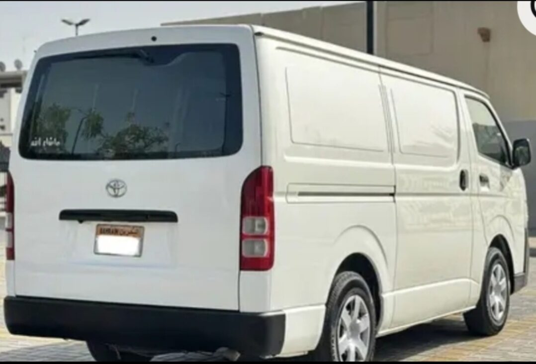 Manama, Vehicles, Cars & Trucks , Toyota Hi-Ace,  2015,  Manual,  228000 KM,   Toyota Hiace Cargo Goods Delivery Bus.
