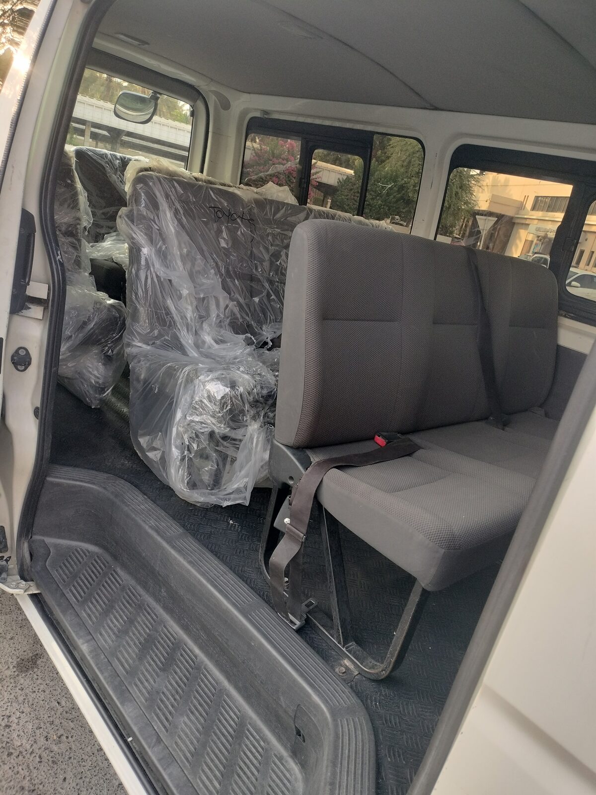 Manama, Vehicles, Cars & Trucks , Toyota Hi-Ace,  2015,  Manual,  300000 KM,   Toyota Hiace Passenger Bus